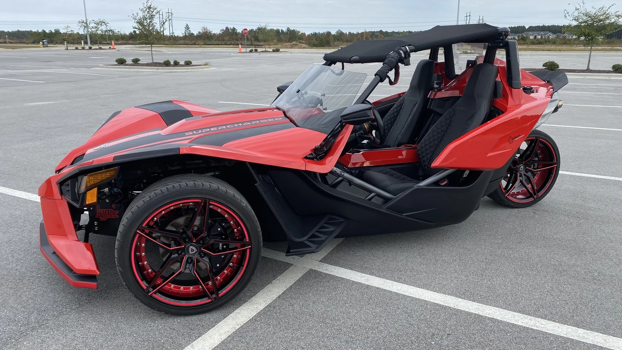 2015 Polaris Slingshot - Image 14 of 31