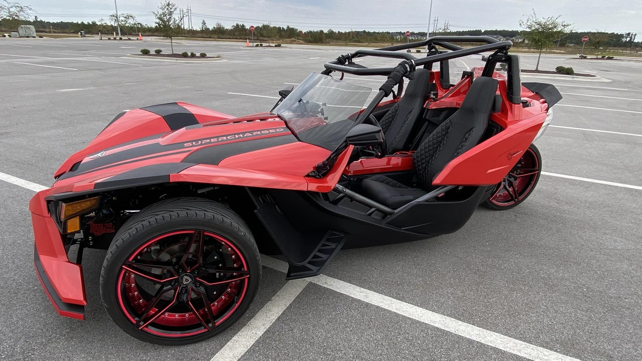 2015 Polaris Slingshot - Image 13 of 31
