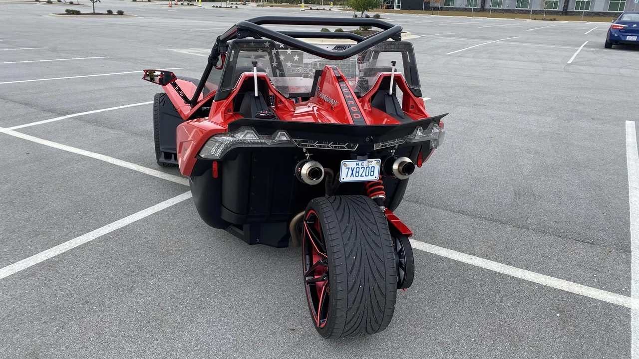 2015 Polaris Slingshot - Image 23 of 31