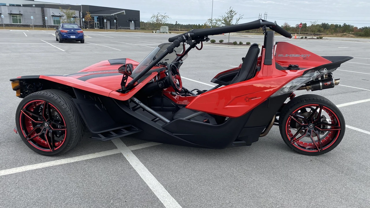 2015 Polaris Slingshot - Image 16 of 31