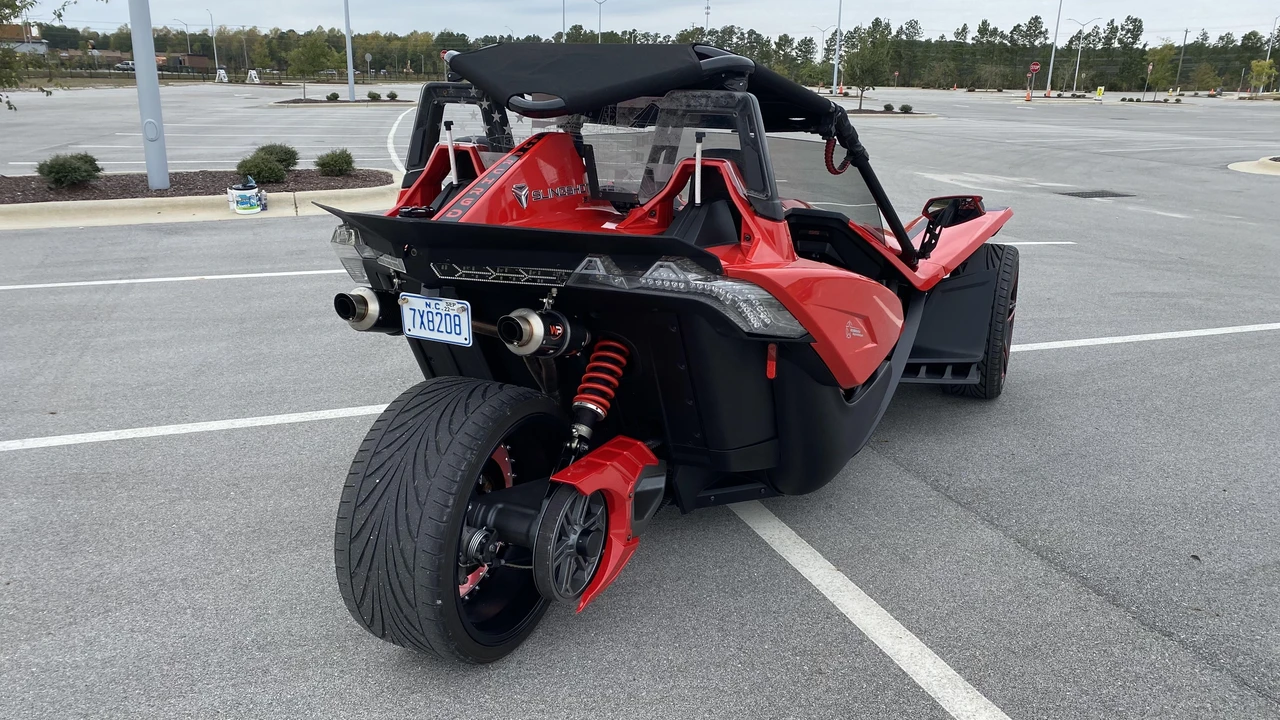 2015 Polaris Slingshot - Image 26 of 31