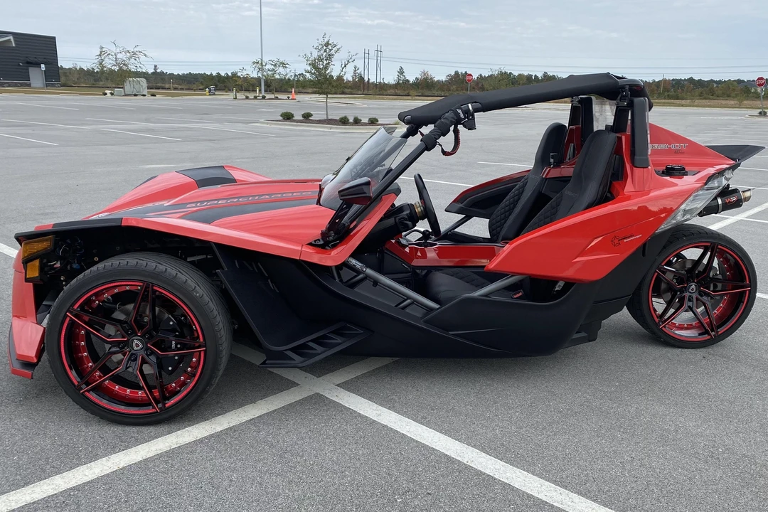 2015 Polaris Slingshot - Image 3 of 31
