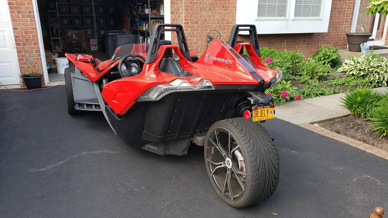 2015 Polaris Slingshot - Image 2 of 31
