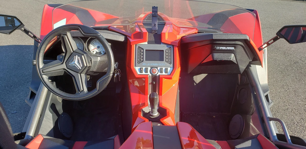 2015 Polaris Slingshot - Image 24 of 31