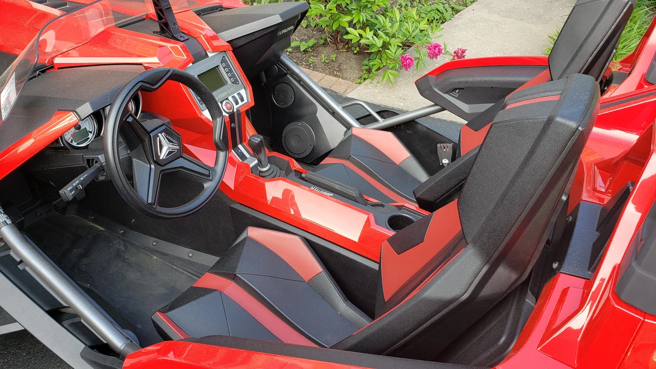 2015 Polaris Slingshot - Image 25 of 31