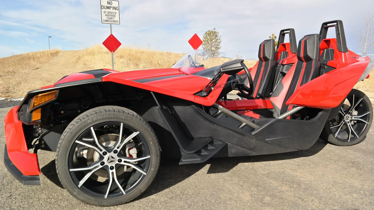 2014 Polaris Slingshot - Image 11 of 31