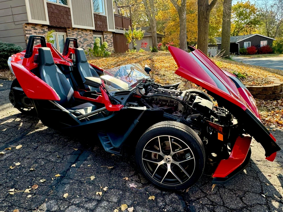 2015 Polaris Slingshot - Image 24 of 31