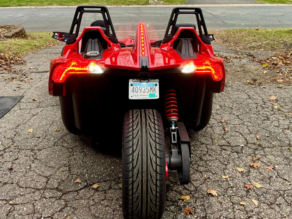 2015 Polaris Slingshot - Image 15 of 31