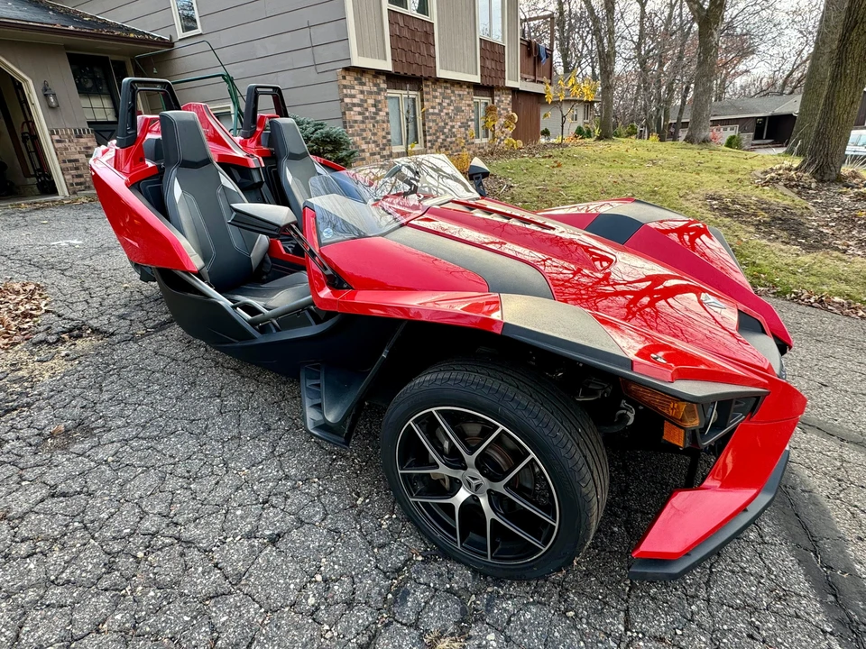2015 Polaris Slingshot - Image 19 of 31