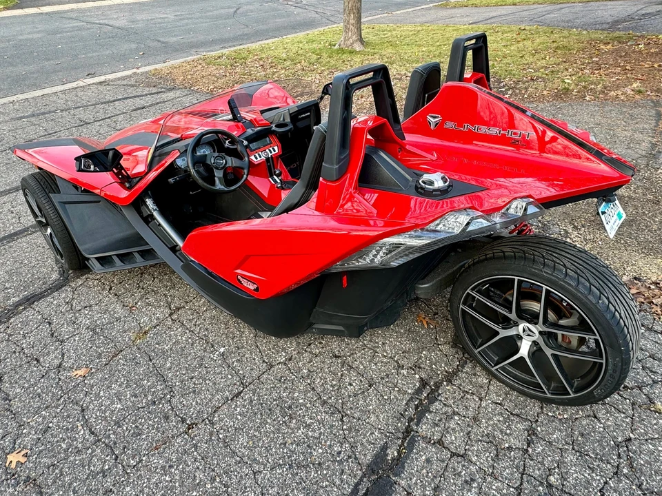 2015 Polaris Slingshot - Image 13 of 31