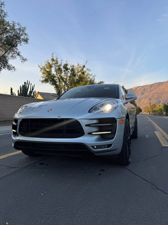 2015 Porsche Macan Turbo - Image 15 of 19