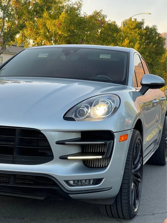 2015 Porsche Macan Turbo - Image 16 of 19