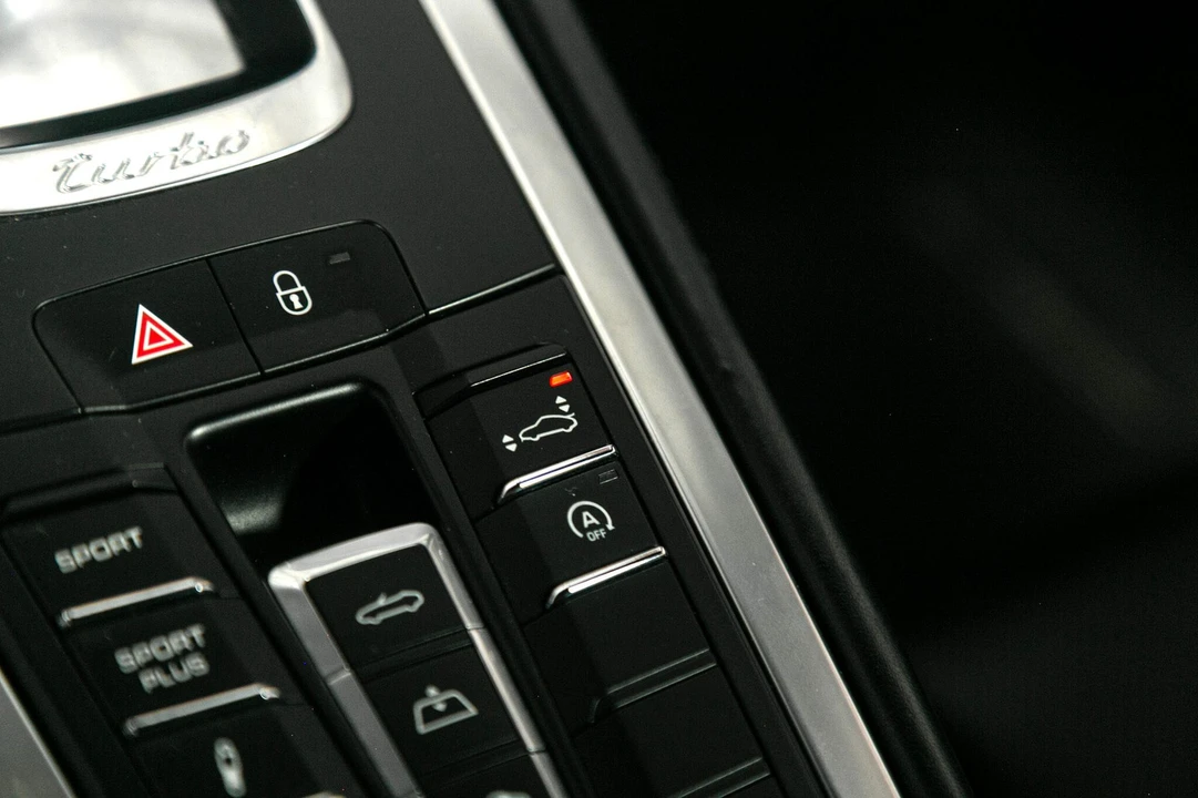 2015 Porsche 991 Turbo - Image 30 of 31