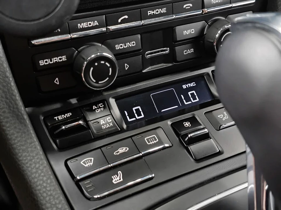 2015 Porsche 991 Carrera - Image 24 of 31