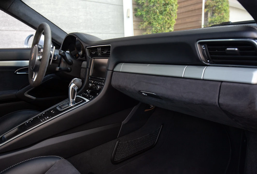 2015 Porsche 991 GT3 - Image 24 of 31
