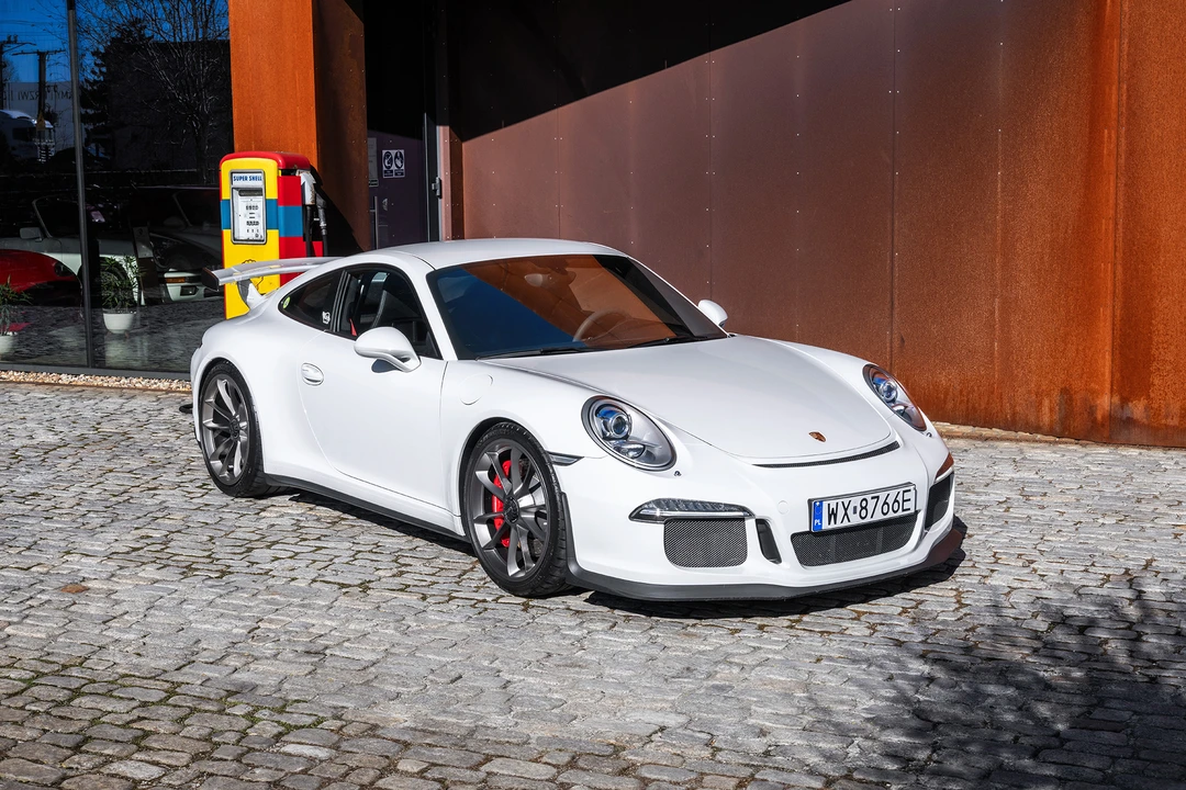 2015 Porsche 991 GT3 - Image 17 of 31
