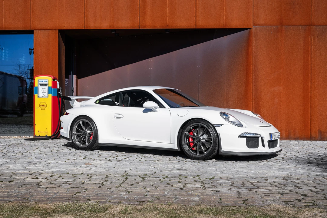 2015 Porsche 991 GT3 - Image 19 of 31