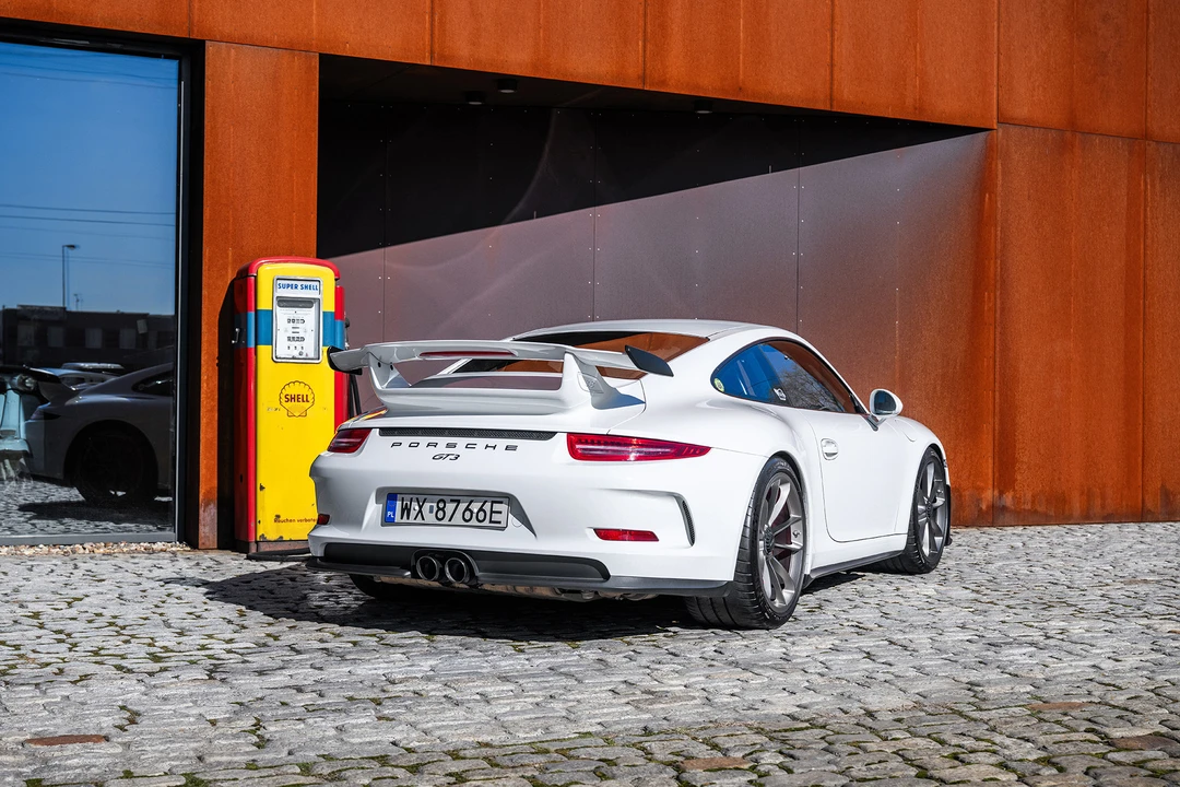 2015 Porsche 991 GT3 - Image 22 of 31