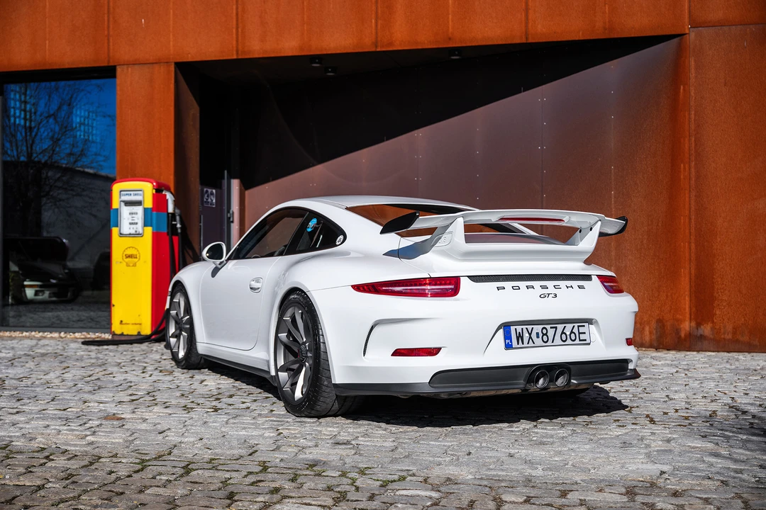 2015 Porsche 991 GT3 - Image 23 of 31
