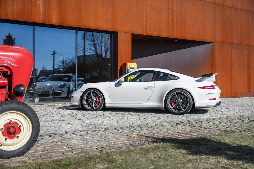 2015 Porsche 991 GT3 - Image 24 of 31