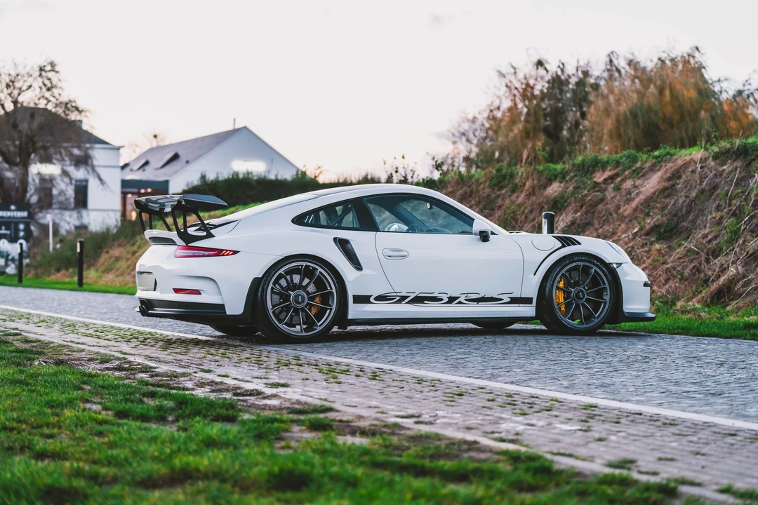 2015 Porsche 991 GT3 RS - Image 17 of 31