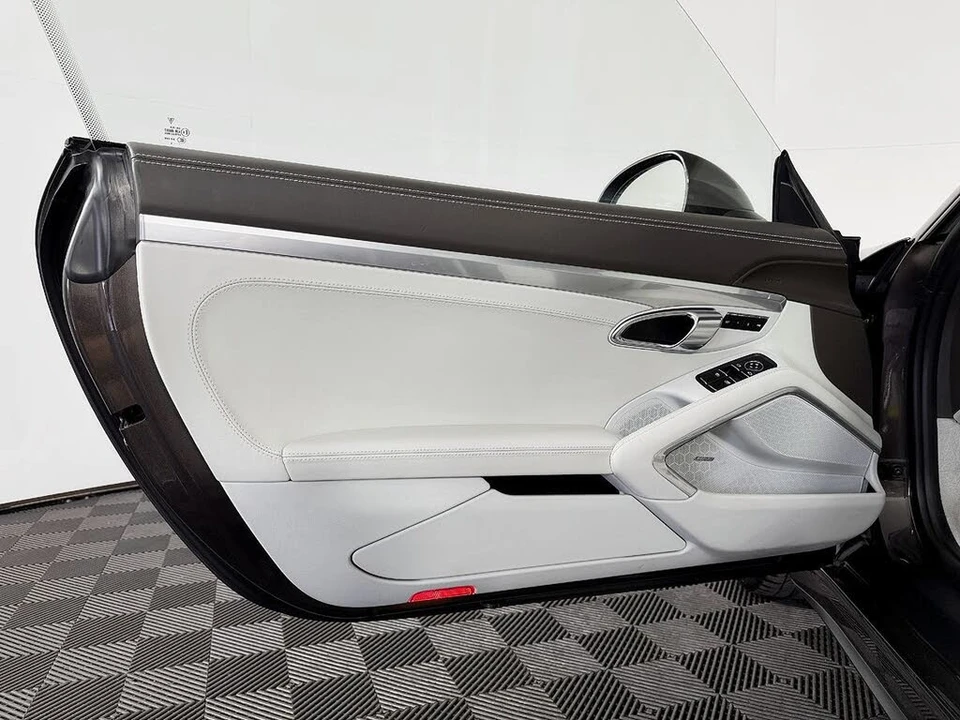 2015 Porsche 991 Carrera 4 - Image 30 of 31
