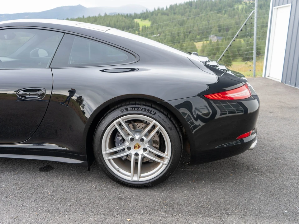 2015 Porsche 991 Carrera 4 - Image 19 of 31