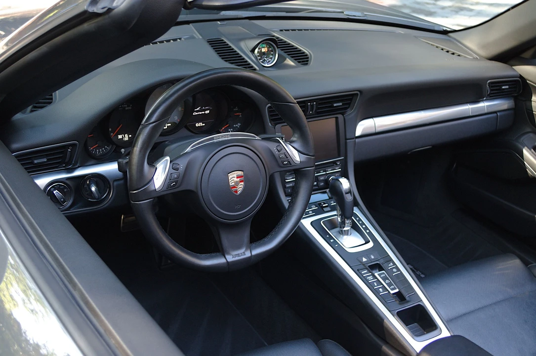 2015 Porsche 991 Carrera 4S - Image 15 of 17