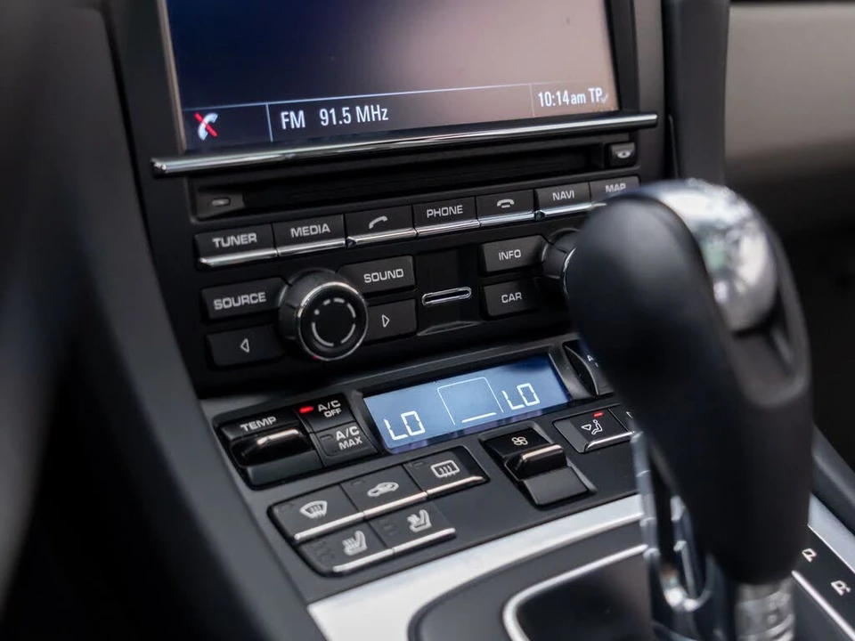 2015 Porsche 991 Carrera 4S - Image 25 of 31