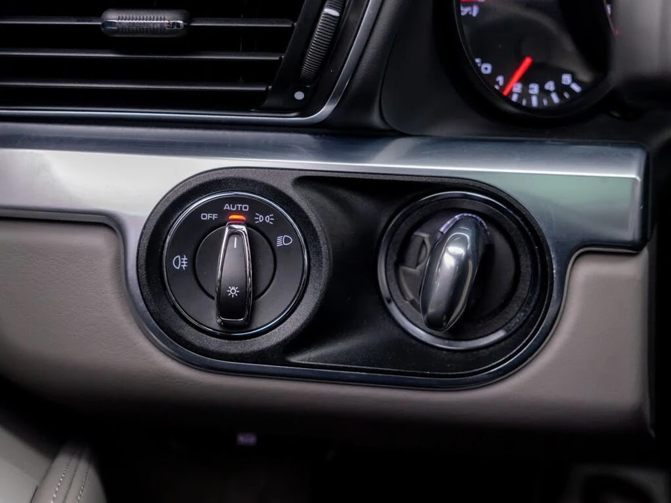 2015 Porsche 991 Carrera 4S - Image 28 of 31