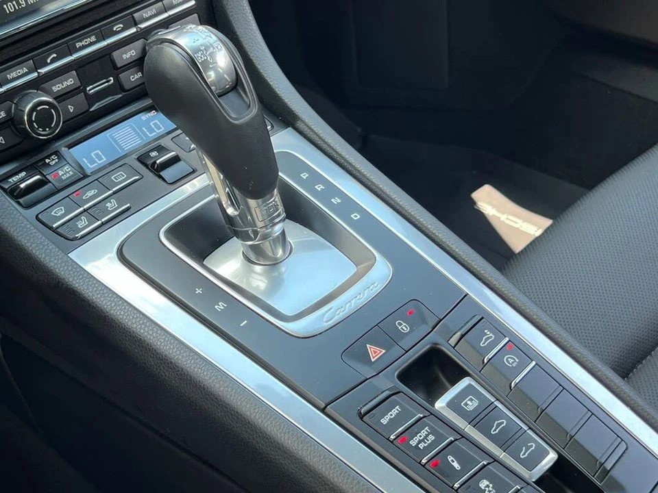 2015 Porsche 991 Carrera 4S - Image 26 of 31