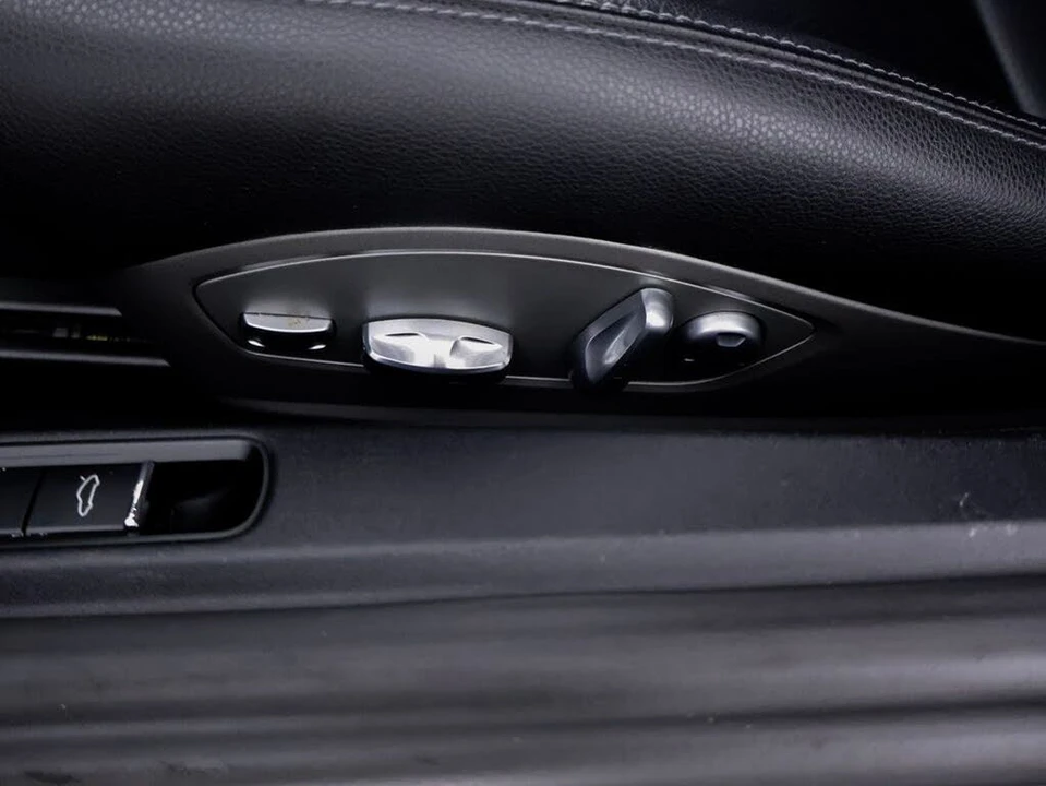 2015 Porsche 991 Carrera 4S - Image 9 of 29