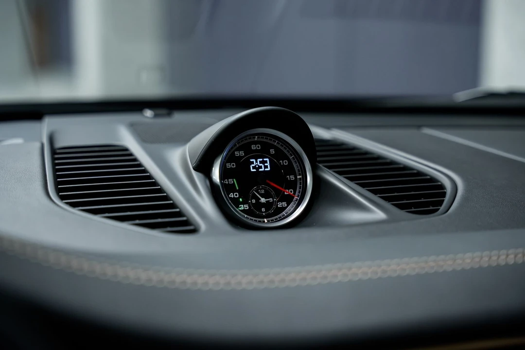 2015 Porsche 991 Carrera 4S - Image 12 of 31