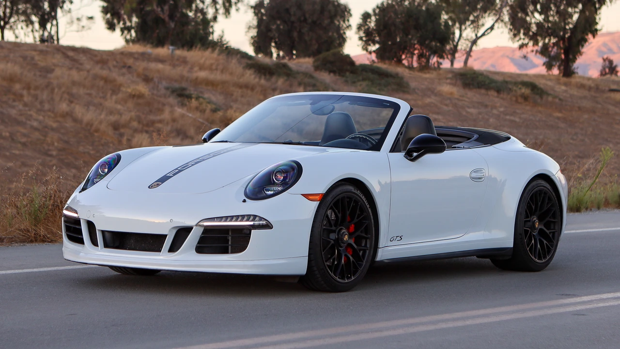 2015 Porsche 911 - Image 2 of 31