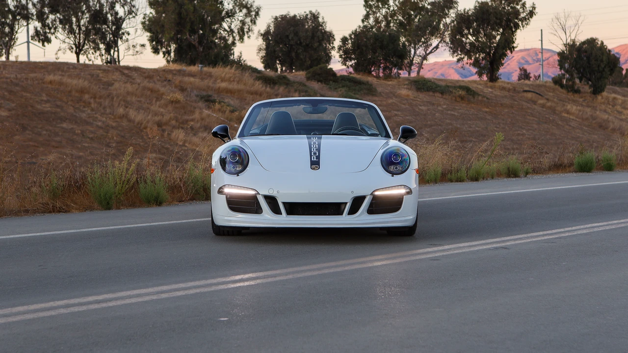 2015 Porsche 911 - Image 8 of 31