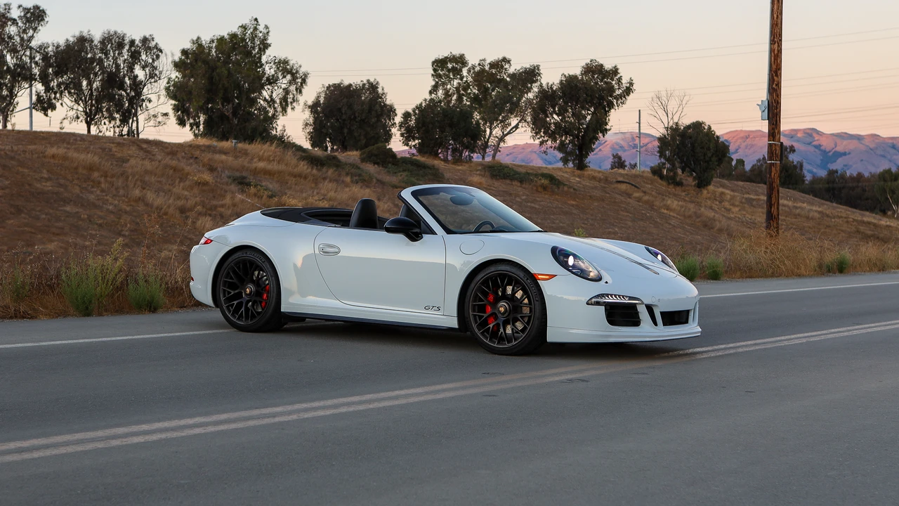 2015 Porsche 911 - Image 12 of 31