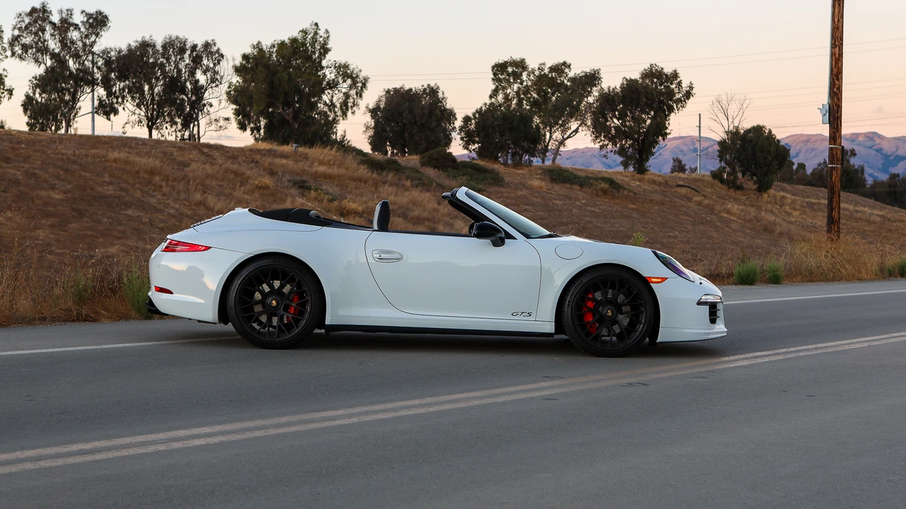 2015 Porsche 911 - Image 13 of 31