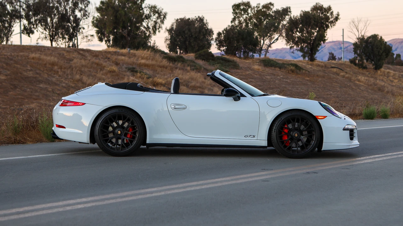 2015 Porsche 911 - Image 14 of 31