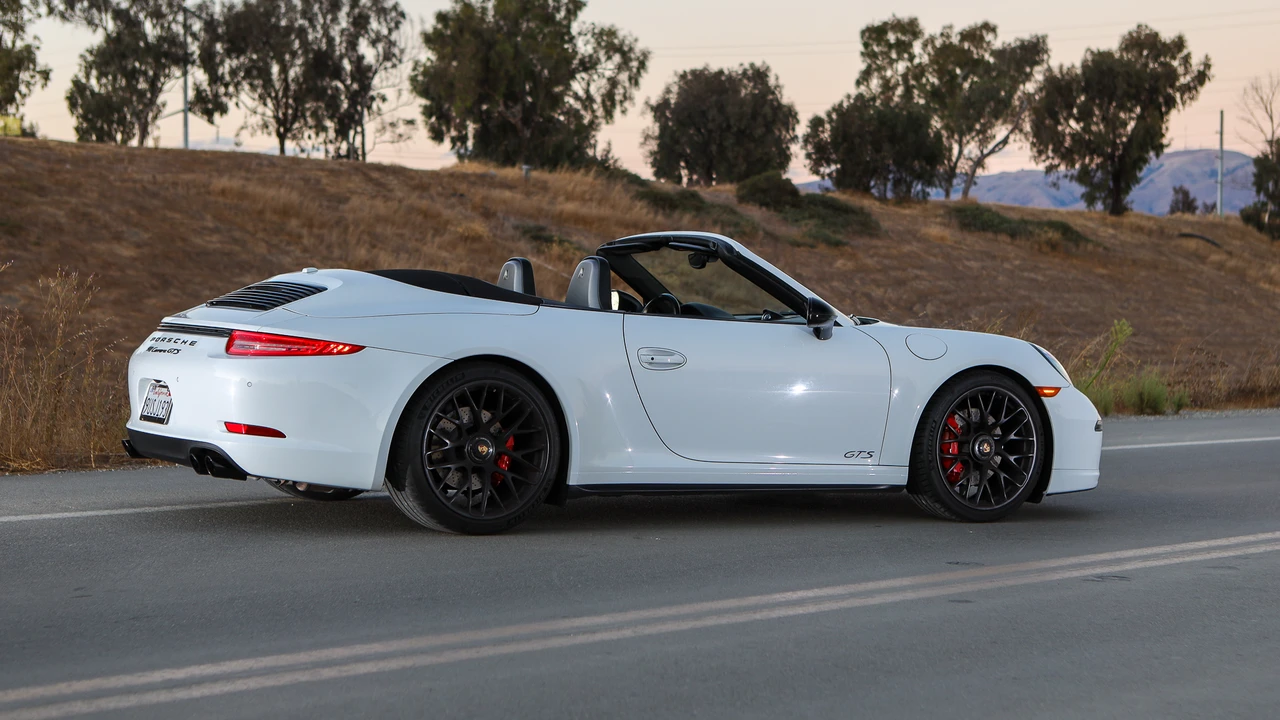 2015 Porsche 911 - Image 15 of 31