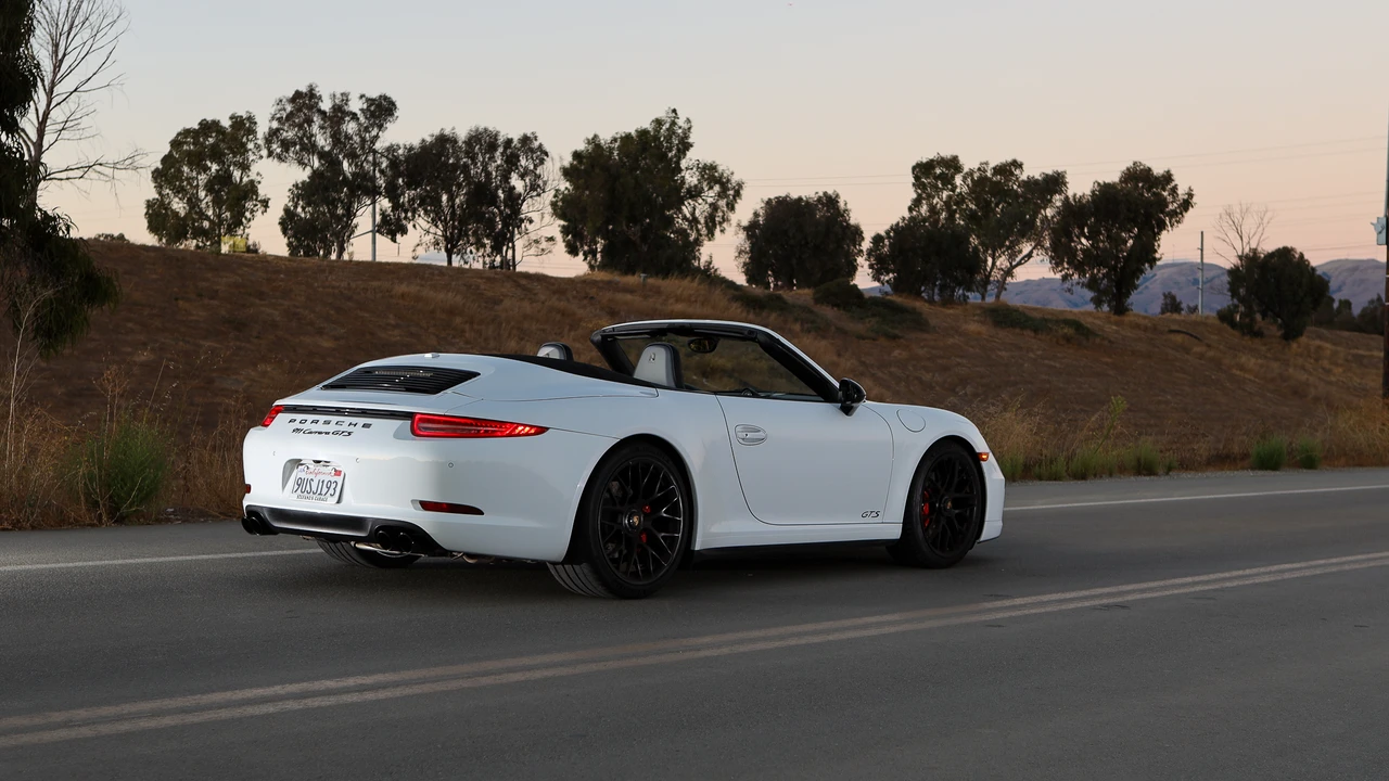 2015 Porsche 911 - Image 16 of 31