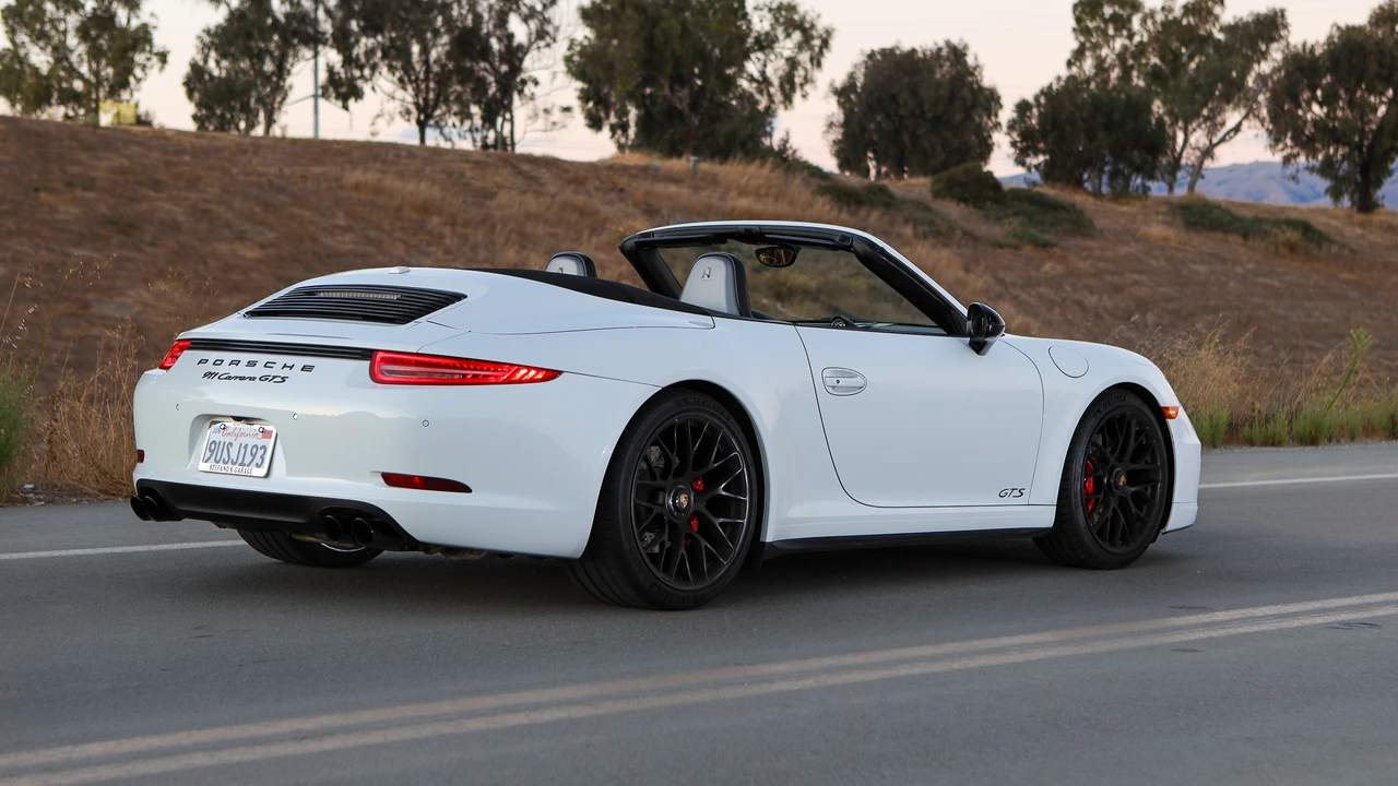 2015 Porsche 911 - Image 17 of 31