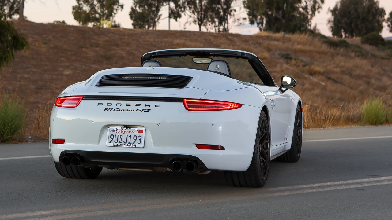 2015 Porsche 911 - Image 18 of 31