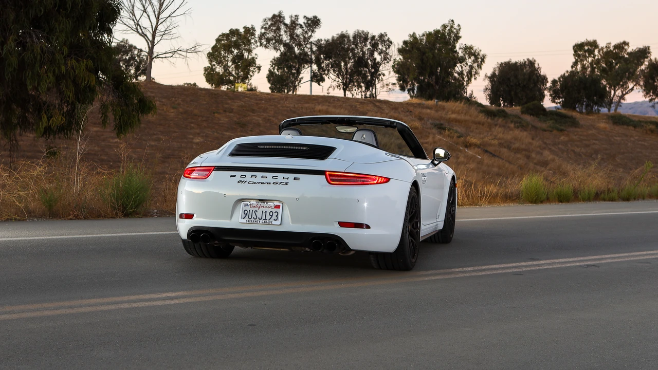 2015 Porsche 911 - Image 19 of 31