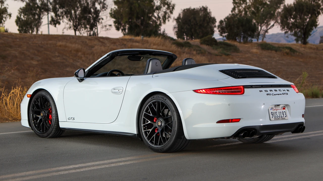 2015 Porsche 911 - Image 22 of 31