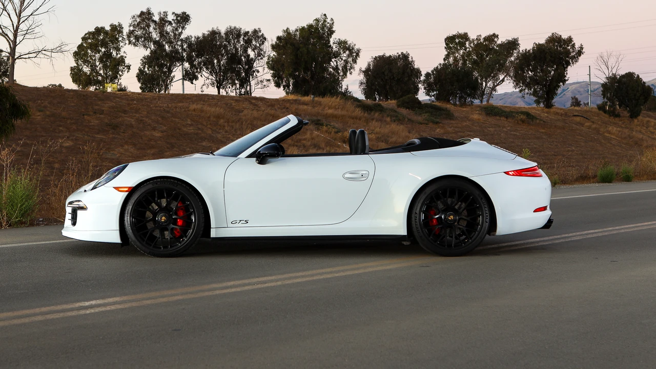 2015 Porsche 911 - Image 24 of 31