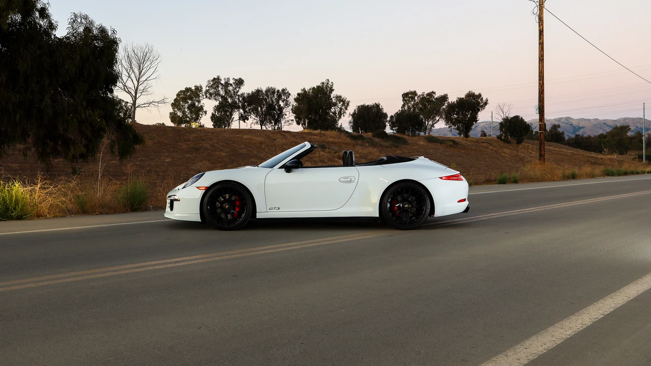 2015 Porsche 911 - Image 25 of 31