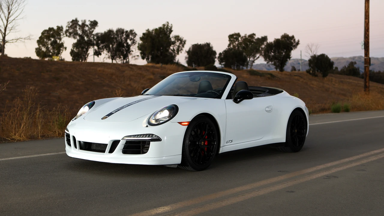 2015 Porsche 911 - Image 26 of 31