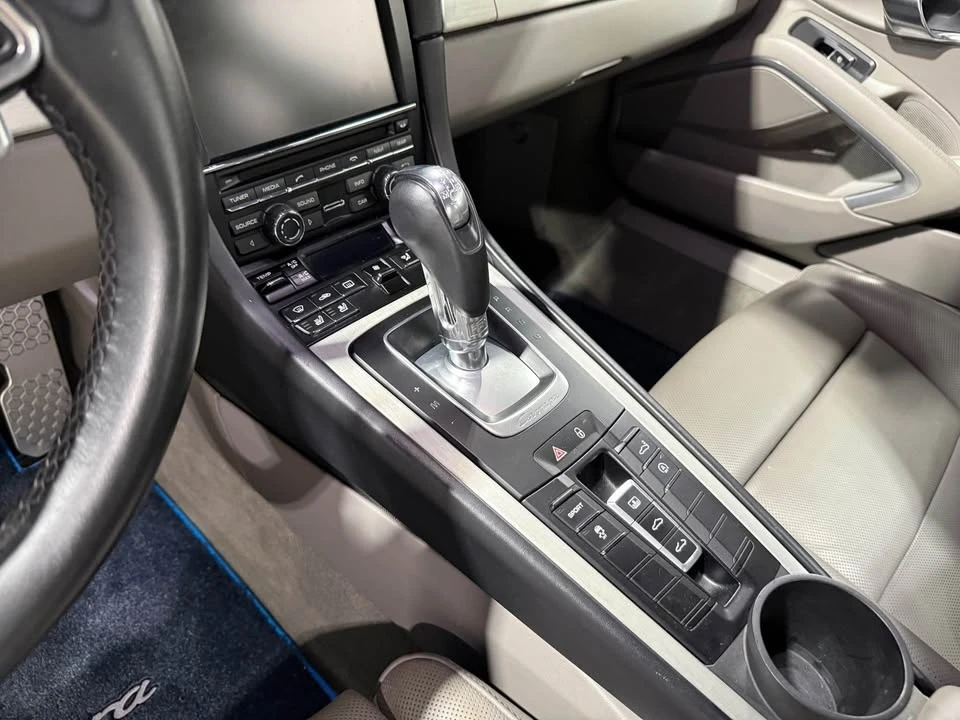 2015 Porsche 991 Carrera - Image 17 of 19