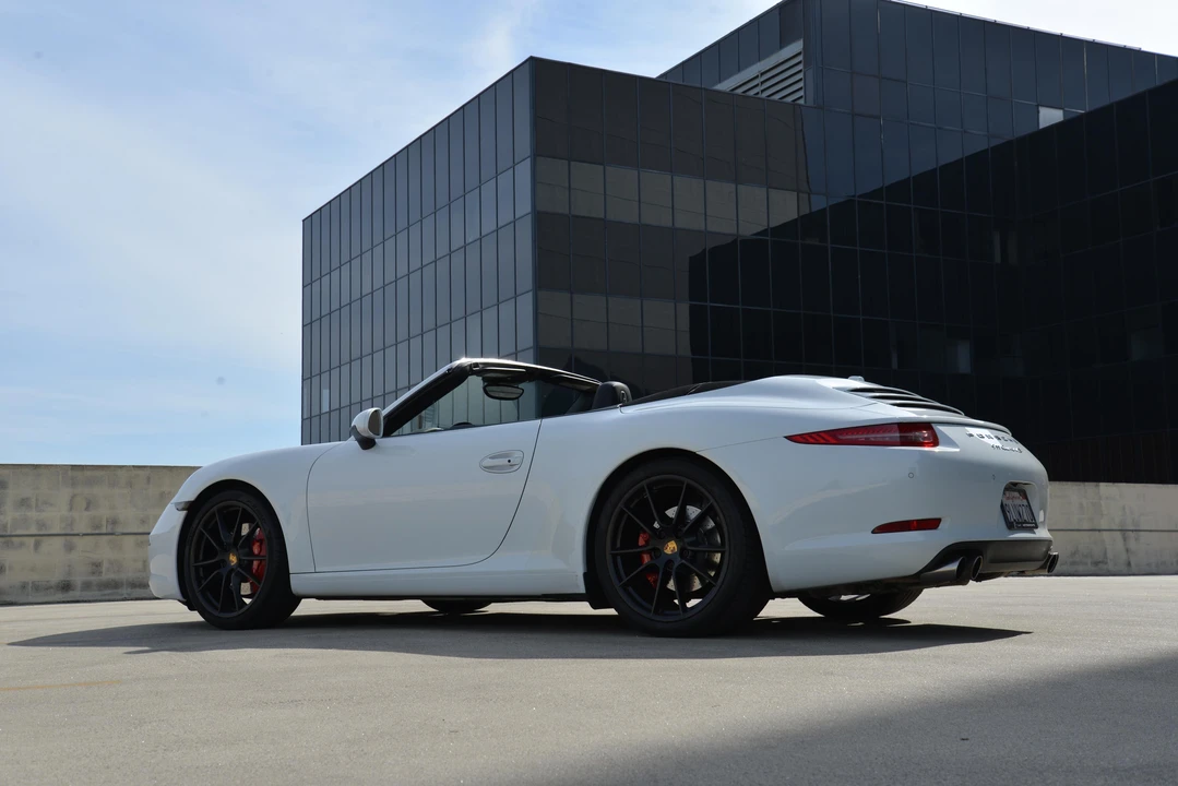 2015 Porsche 991 Carrera S - Image 8 of 31