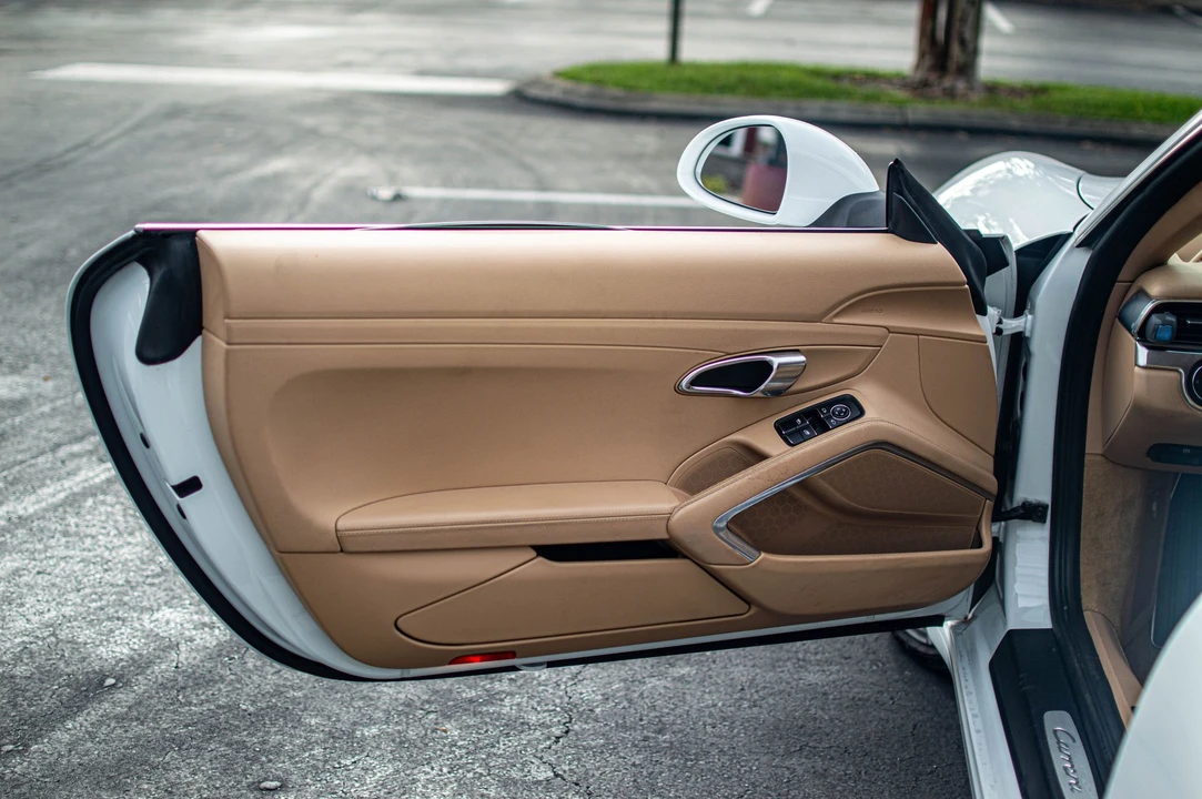 2015 Porsche 991 Carrera - Image 25 of 29